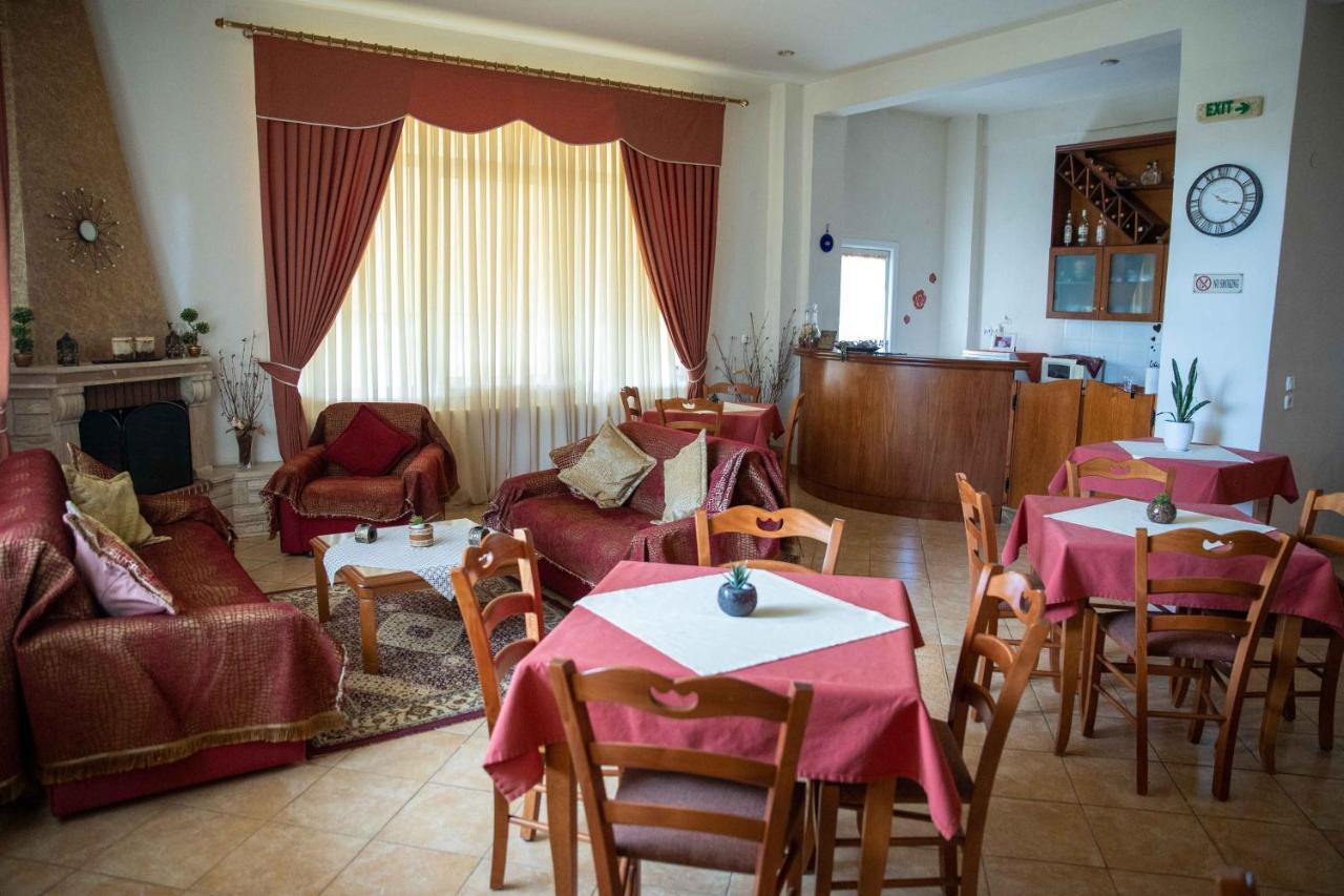 Hotel Kastro Sérvia Екстериор снимка