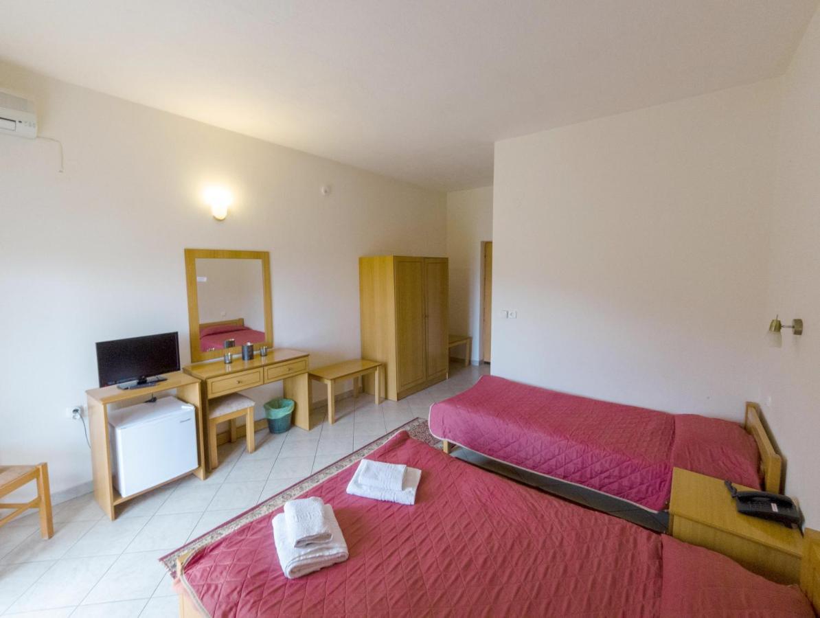 Hotel Kastro Sérvia Екстериор снимка