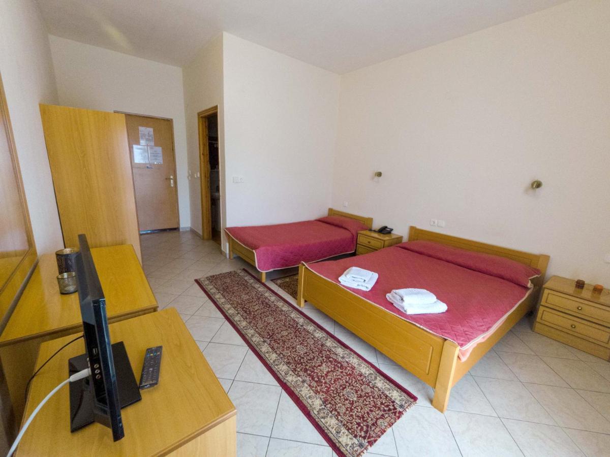 Hotel Kastro Sérvia Екстериор снимка