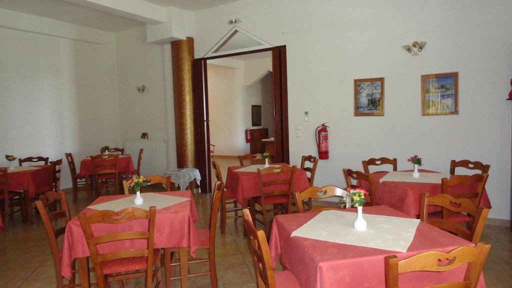 Hotel Kastro Sérvia Екстериор снимка