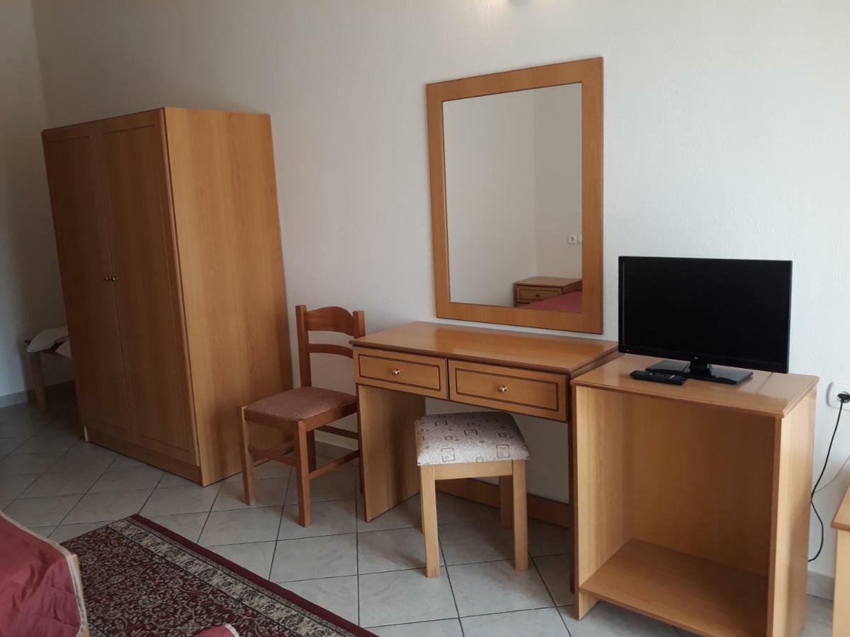 Hotel Kastro Sérvia Екстериор снимка